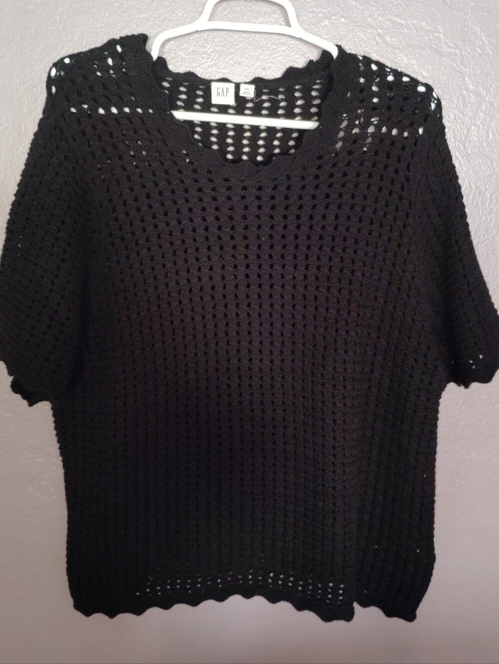 Gap black open knit crochet top short sleeve scalloped hem sweater knit summer